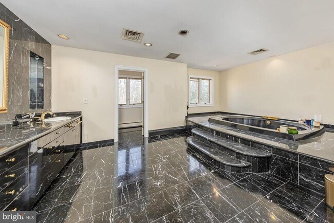 Building Photo - 1322 Commissioners Rd