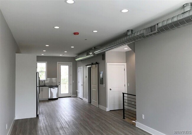 Building Photo - 4779 South Park Ave