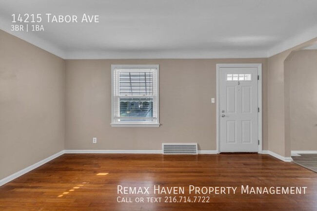 Building Photo - 14215 Tabor Ave, Maple Heights- Spacious 3...