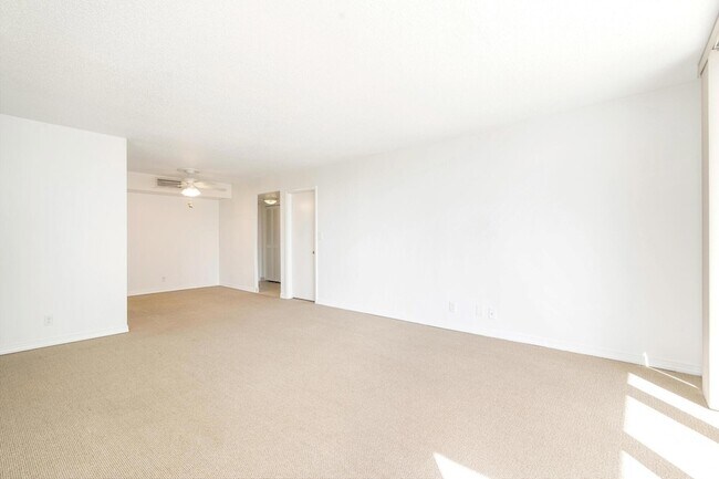 Building Photo - 630 Ocean Dr