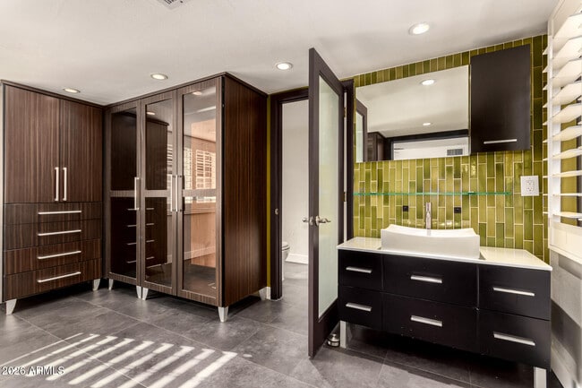 Building Photo - 1519 W Flower Cir N