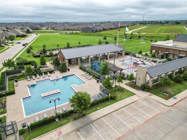 Building Photo - 1605 Cedar Crest Dr