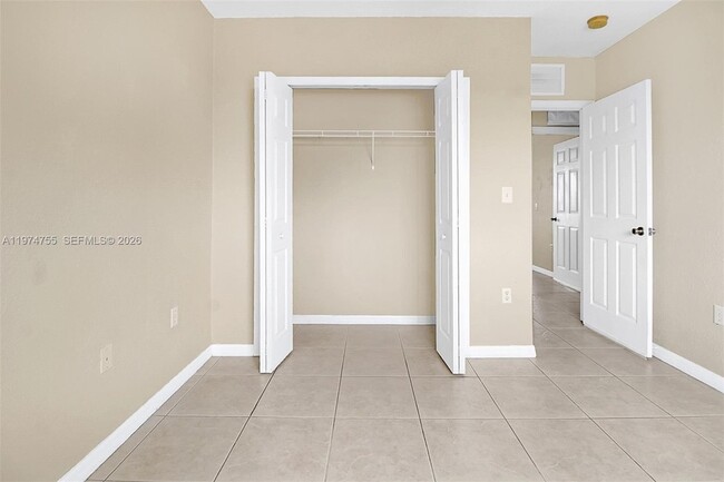 Building Photo - 3920 SW 89th Ct