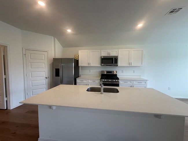 Building Photo - 16213 Maroon Dr