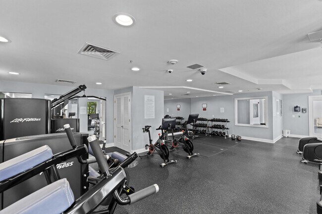 Building Photo - 255 Evernia St