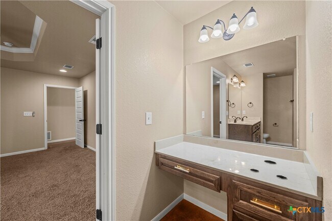 Building Photo - 314 Pointer St