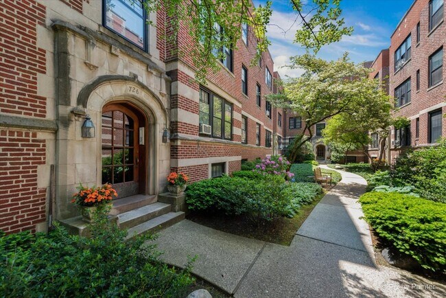 Primary Photo - 726 Hinman Ave