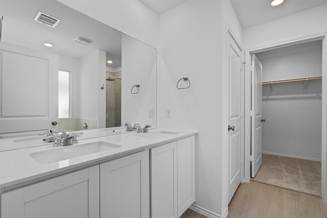 Building Photo - 3305 Everett