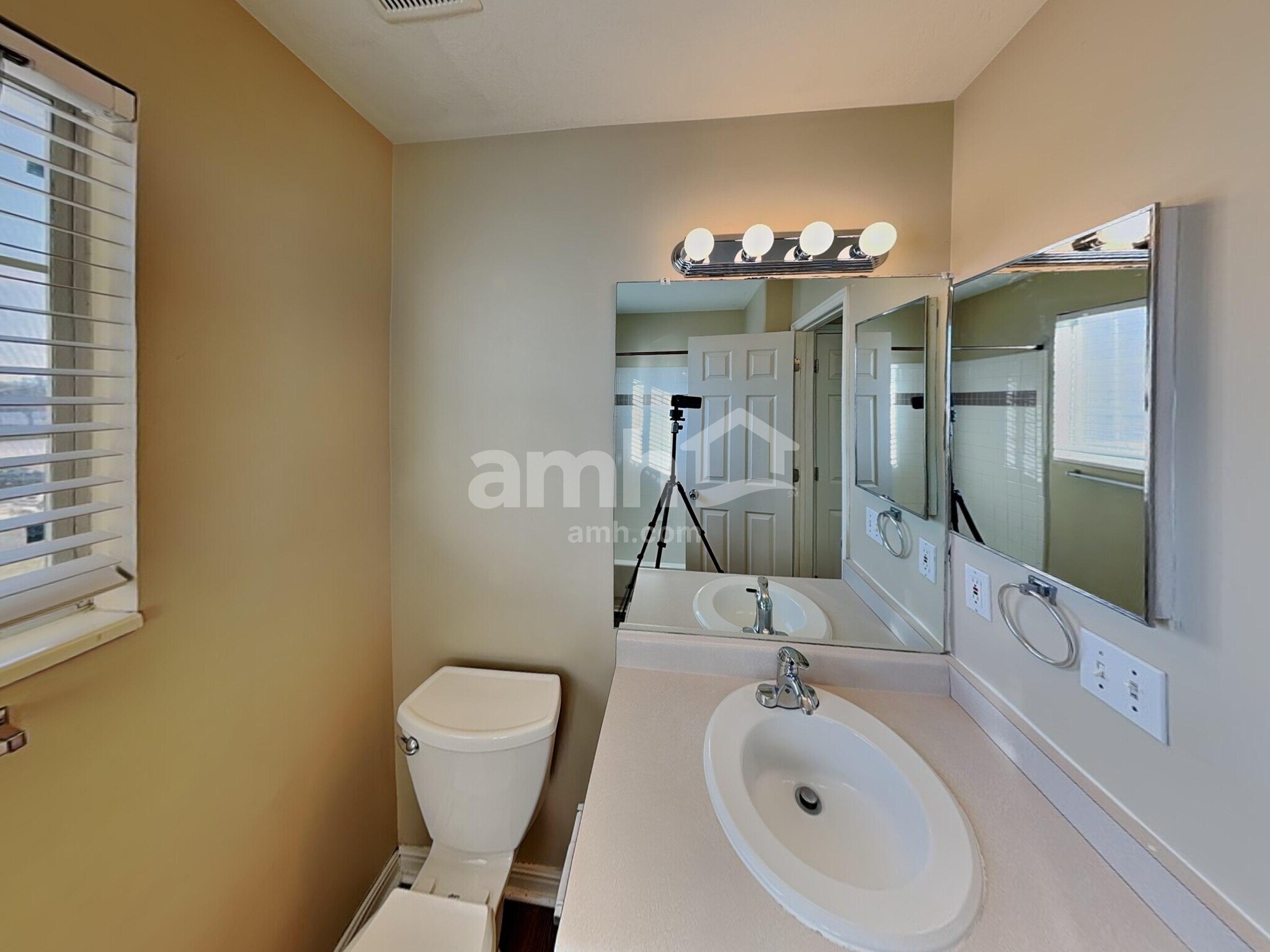 Building Photo - 1538 N 200 W