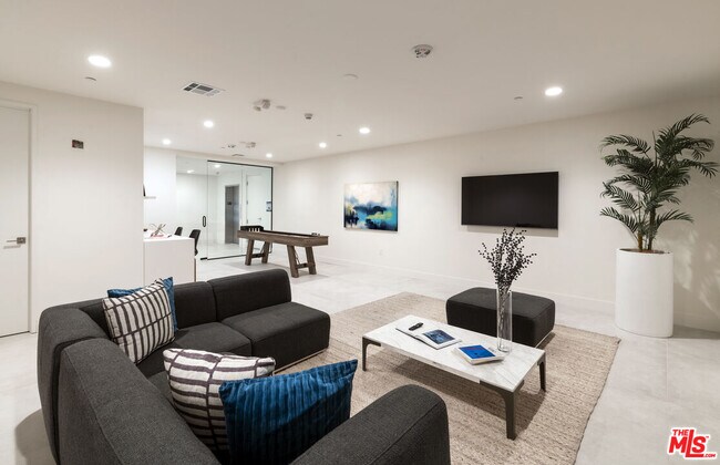 Building Photo - 3657 Regal Pl