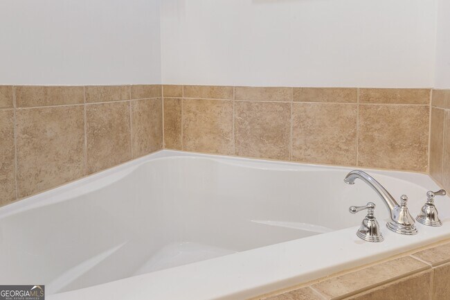 Building Photo - 1953 Sterling Oaks Cir NE