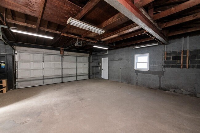 Building Photo - 558 Philadelphia Ave