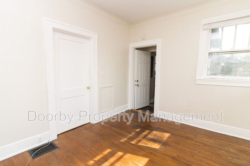 Building Photo - 2112 Duncan Ave