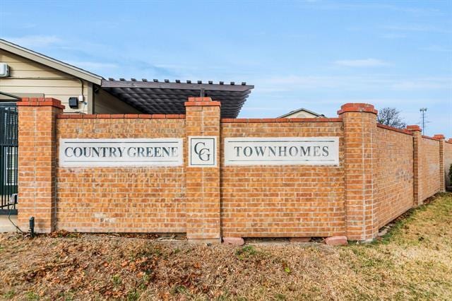 Building Photo - 352 W Harwood Rd