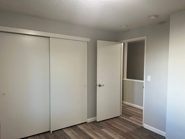 Building Photo - SHOWING TODAY - VIEW LISTING for 360° IMAG...