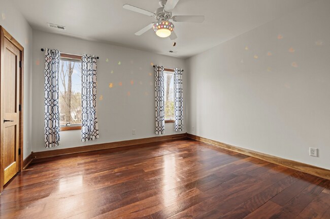 Building Photo - Luxurious 5-Bed Sanctuary with Scenic View...