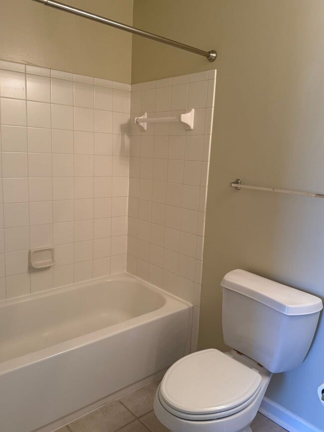 Building Photo - 1830 Candlewood Court #208