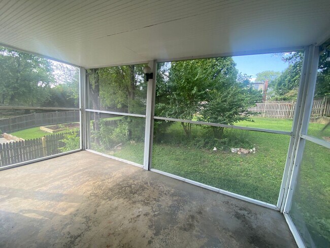 Building Photo - NICE  3BR RAMBLER CLOSE TO NIH