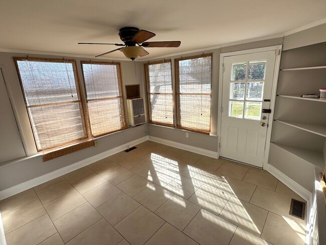 Building Photo - COMING SOON! Nice 2 BR House with Bonus Loft Room! Off-Street Parking, Small Pets Ok!