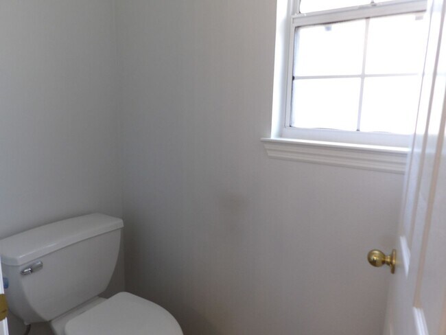 Building Photo - 4 Bedroom 2 Bath 2 Car Garage 2334 Sq Ft C...