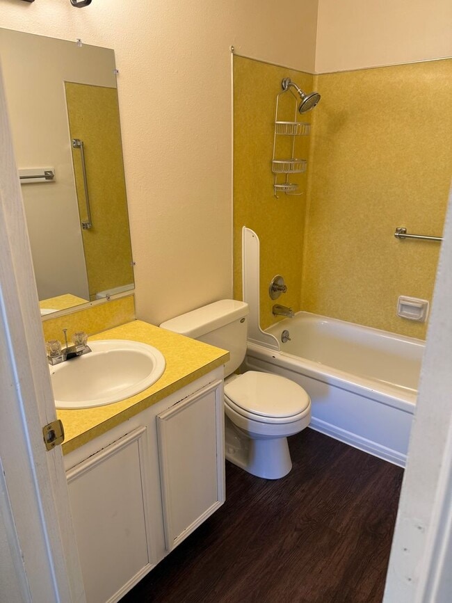 Building Photo - 739000