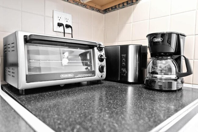 Building Photo - 321 Wilson St