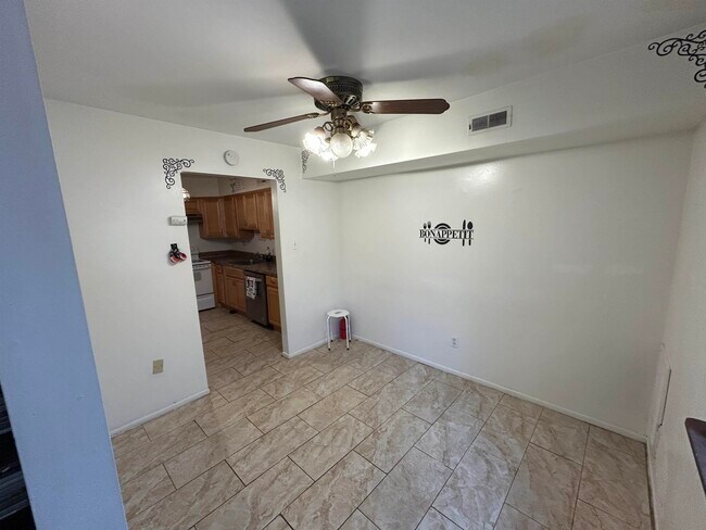 Building Photo - 2465 Arbor Ct