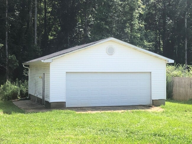 Building Photo - A Rare Find!