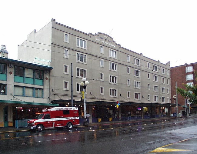 Building Photo - Market House