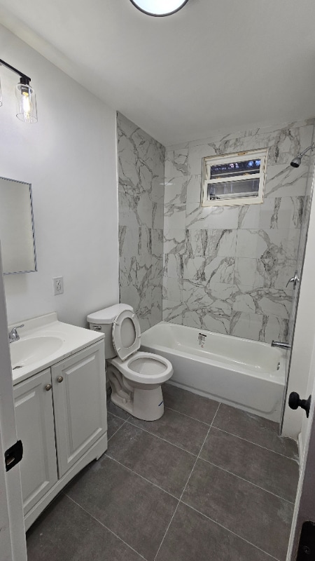 Building Photo - 30 Oak St