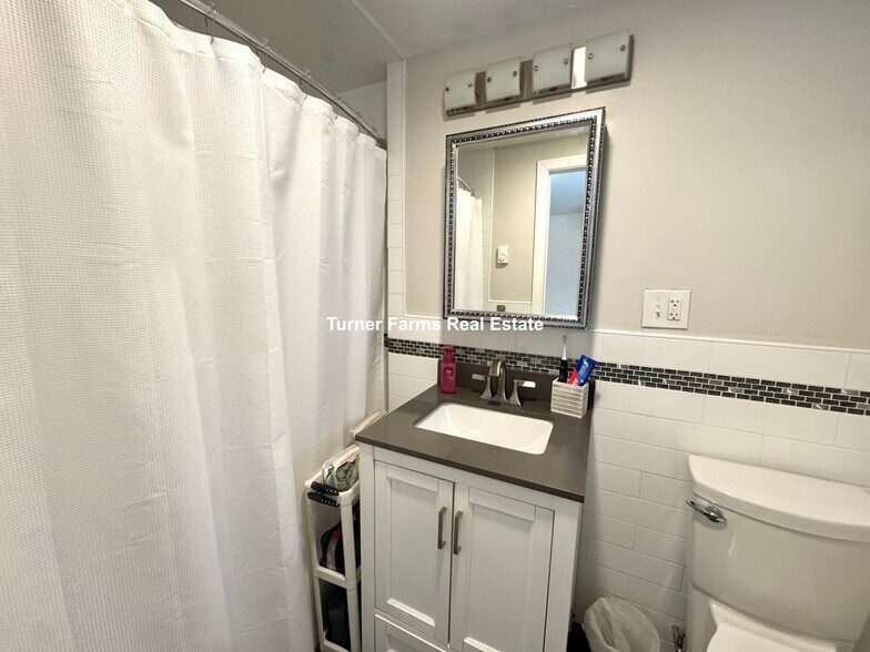 Building Photo - 91 Hudson St