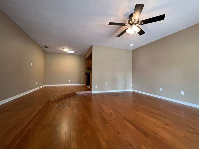 Building Photo - Audubon Park 2/2 Corner Unit Villa with La...