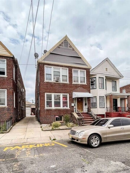 Building Photo - 275 Linden Ave