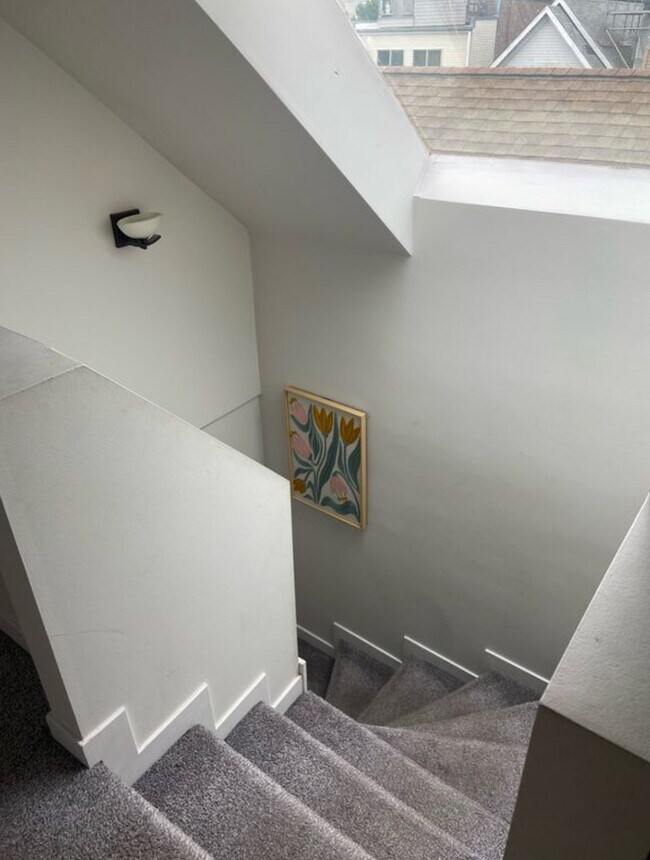 Building Photo - 1644 N Hermitage Ave