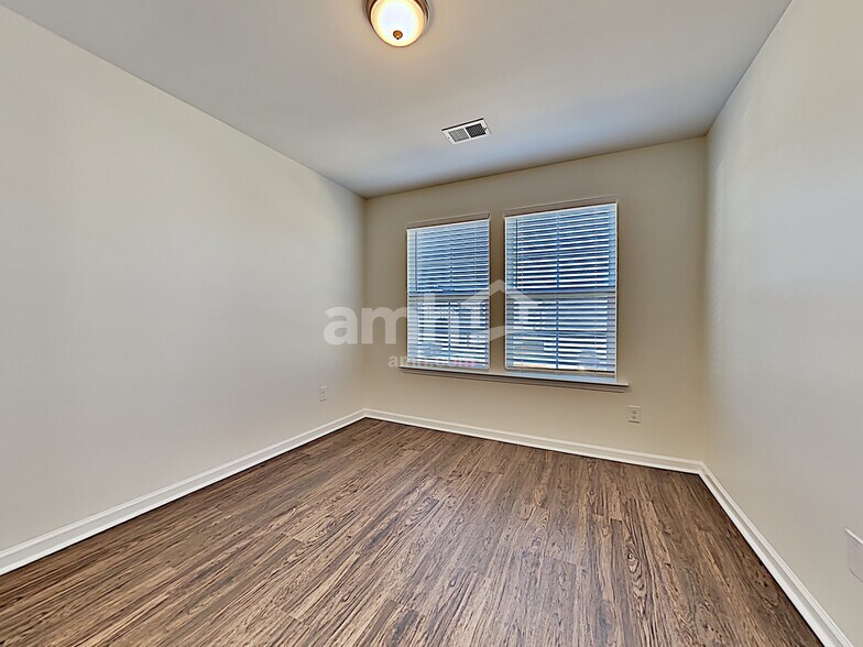 Building Photo - 1506 SanBorll Landing Dr