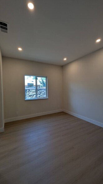 Building Photo - 102 Loma Vista Ct