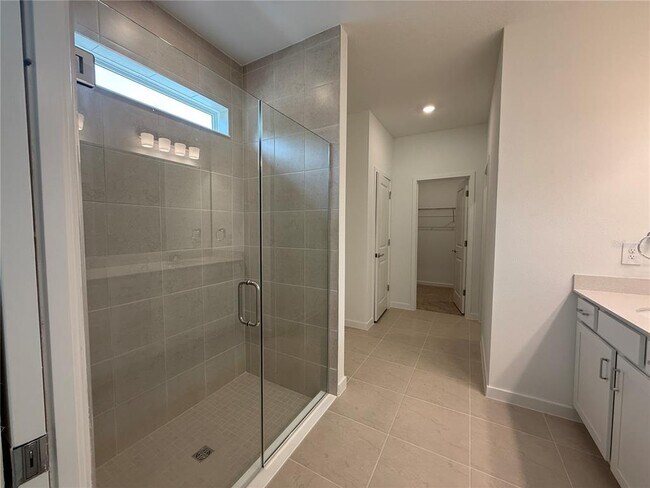 Building Photo - 3915 Big Sky Dr