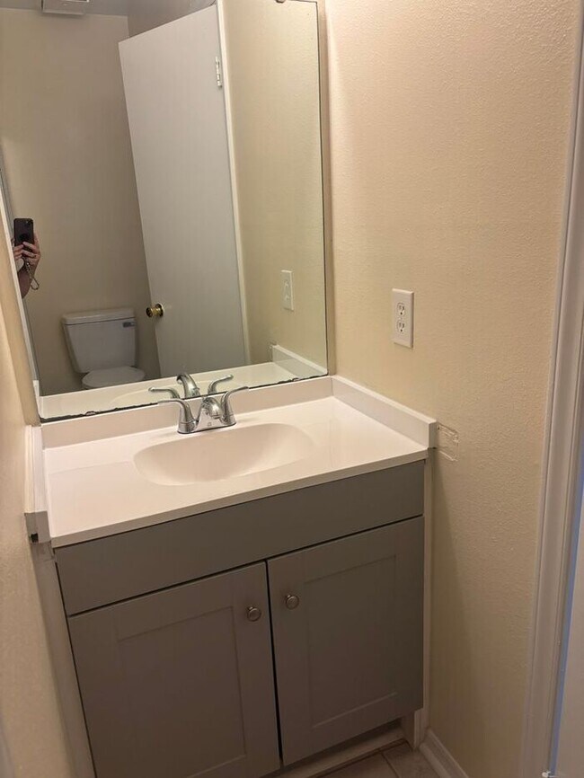 Building Photo - 2823 Breezewood Ave