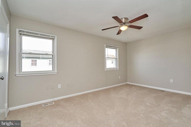 Building Photo - Charming 3-Bedroom Townhome in the Heart o...