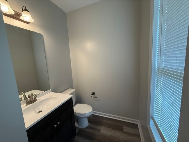 Building Photo - 308 E Franck St