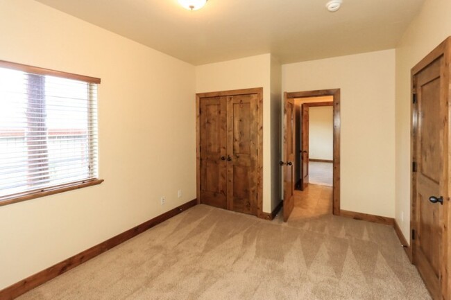 Building Photo - Beautiful 3 Bedroom Home in the Park City ...