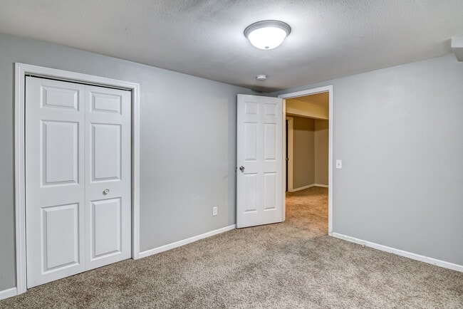 Building Photo - 2228 Peters Dr