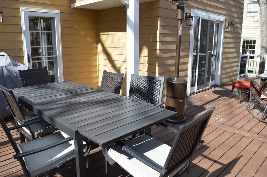 Building Photo - 4145 Hiawatha Dr