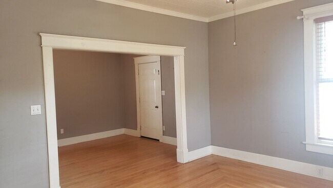 Building Photo - North-end quite craftsman home