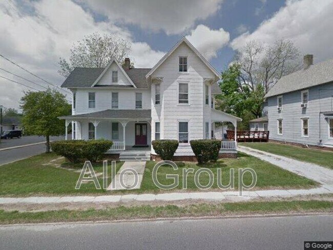 Building Photo - 608 West St