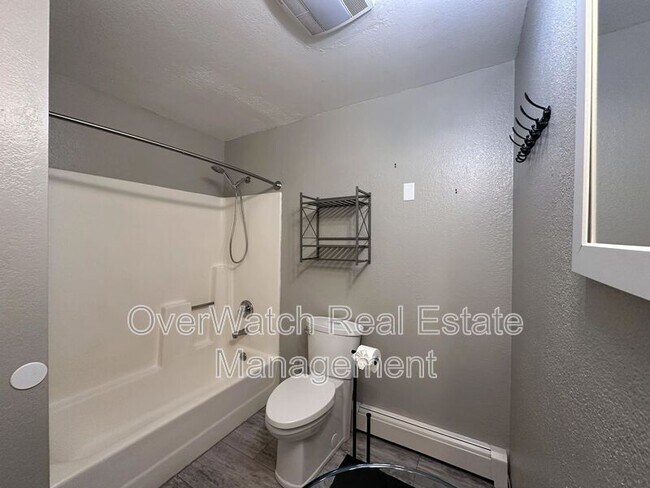 Building Photo - 6121 De Armoun Rd