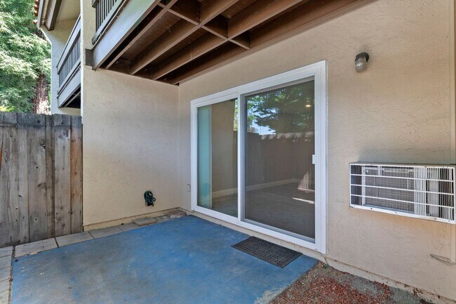 Building Photo - 975 Murrieta Blvd