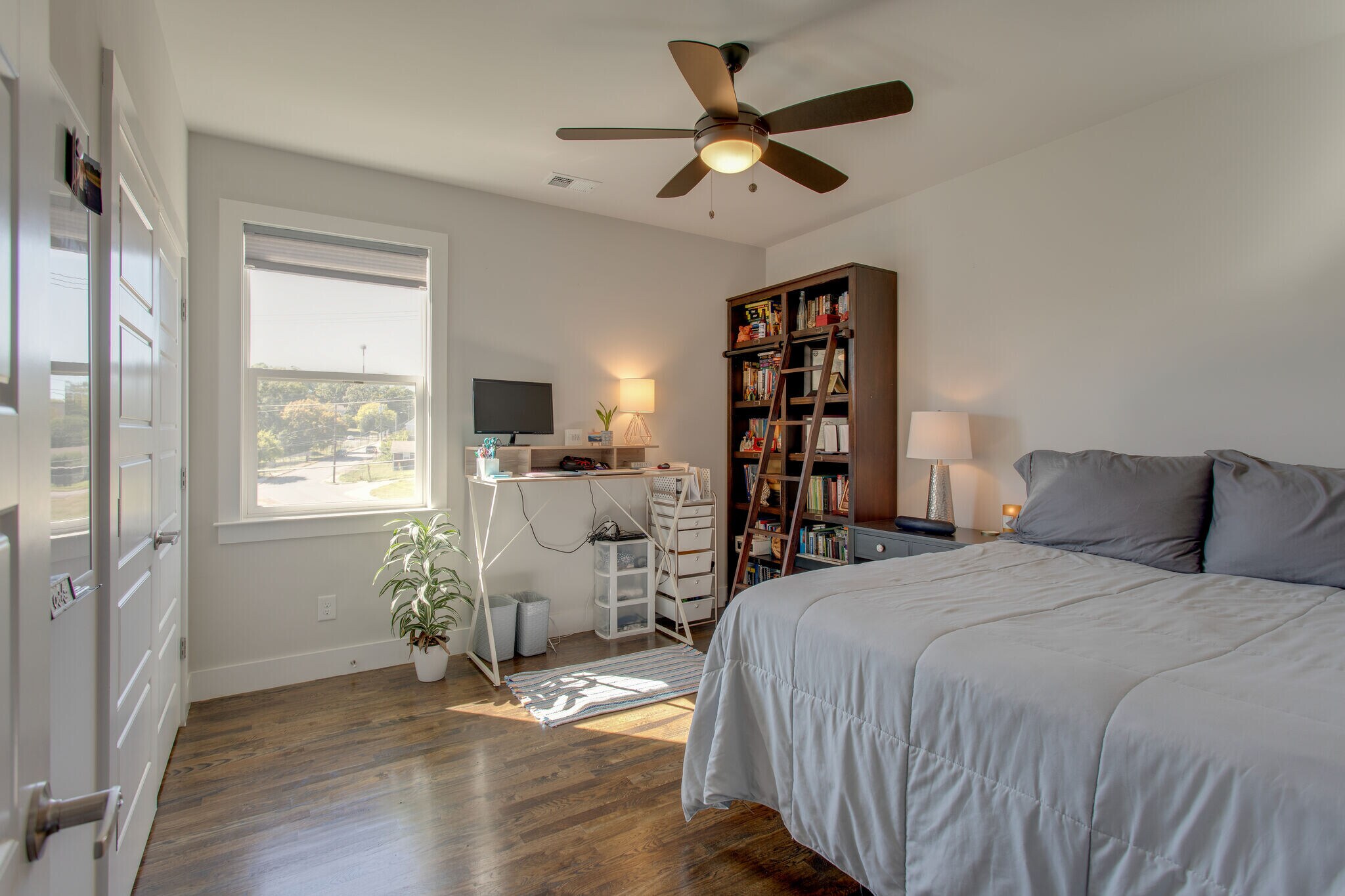 Upstairs bedroom - 1515 Porter Rd