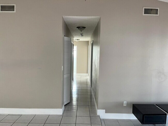 Building Photo - Southwest 45th Terrace, Miami, FL 33175 - ...