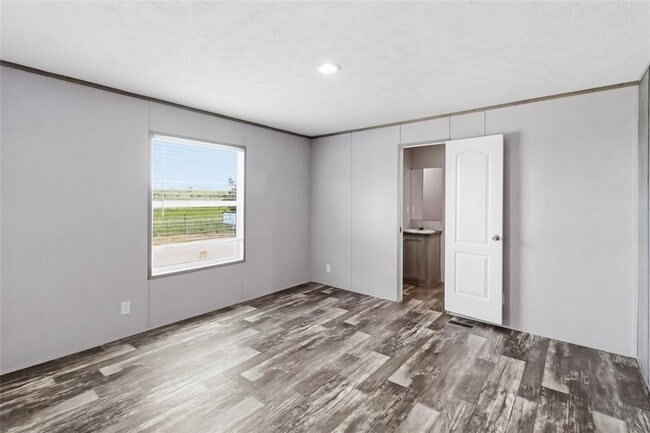 Building Photo - 5670 E Austin St